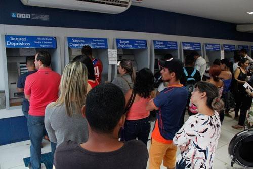 Saques até R$ 3 mil podem ser feitos nos caixas de autoatendimento (Foto: Arquivo/Folha)