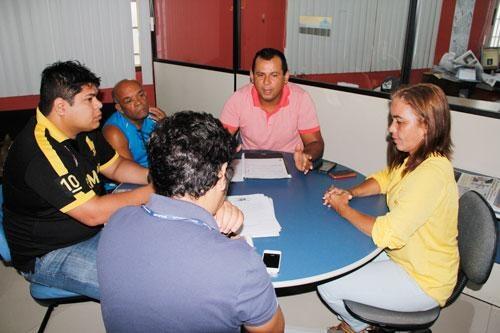 Professores apontam várias irregularidades cometidas por parte da Comissão que executou o processo seletivo (Foto: Wenderson de Jesus)
