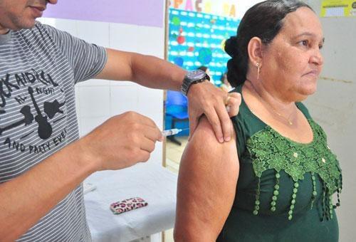 A campanha de vacinação continua nos postos de saúde até o dia 26 de maio (Foto: Diane Sampaio)