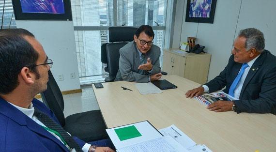Deputado Edio Lopes foi recebido pelo presidente interino da Funai, general Franklimberg Freitas (Foto: Divulgação)