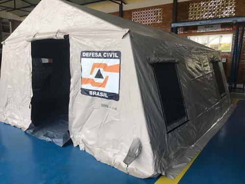 Barracas têm piso e cobertura em PVC com armação em ferro galvanizado (Foto: Ascom/1ª Brigada)