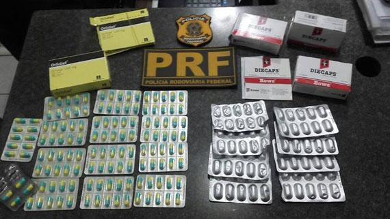 Na noite de segunda-feira, PRF apreendeu mais de 200 medicamentos oriundos da Venezuela (Foto: Divulgação/PRF)