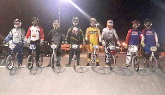Formação da categoria Elite Men antes da largada (Foto: Divulgação)
