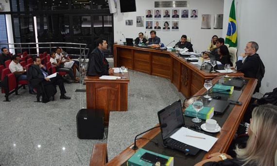 Pleno do TRE passou a manhã julgando as ações contra o parlamentar (Foto: Rodrigo Otávio)