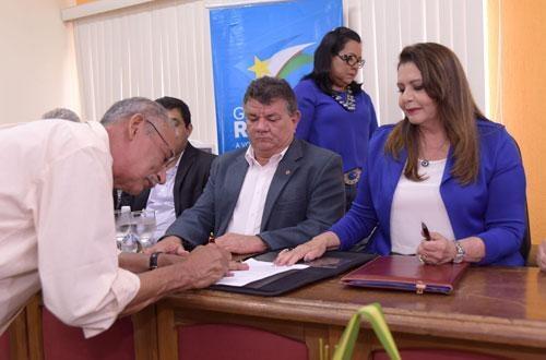 Anúncio foi feito durante posse de 23 novos servidores para a Secretaria de Saúde (Foto: Fernando Oliveira/Secom-RR)