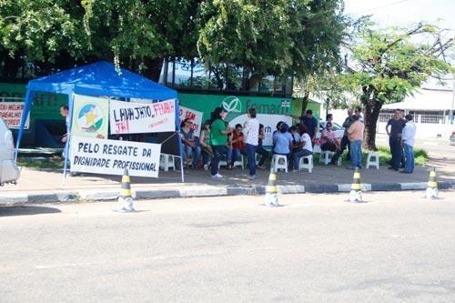 Servidores analistas da Femarh e Iacti cruzaram os braços no Dia Mundial do Meio Ambiente em sinal de protesto (Foto: Wenderson de Jesus)
