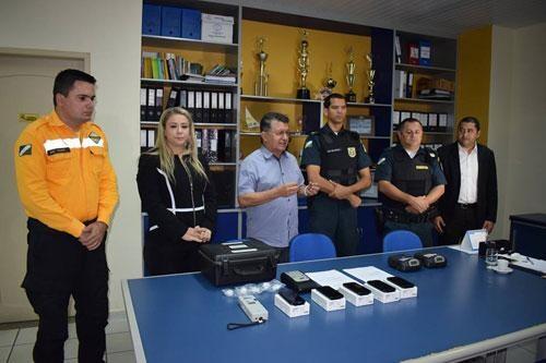 Cada órgão recebeu cinco smartphones, além de dois etilômetros para PM e um para o SMTRAN (Foto: Ascom/Detran)