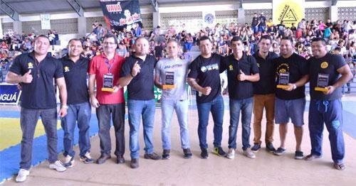 Mestres do Jiu-Jítsu foram homenageados durante o campeonato (Foto: Lúcio Moreira)