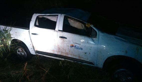 Caminhonete irregular que levava gestante de Baliza para Boa Vista capotou na estrada na noite de sexta-feira, 23 (Foto: Divulgação)