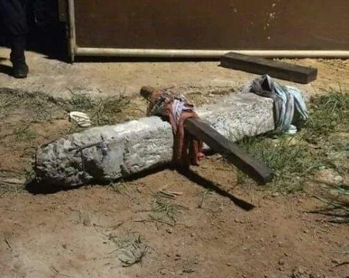 Detentos da ala conhecida como ‘Cadeião’ utilizaram colunas de concreto para derrubar o portão (Foto: Divulgação)
