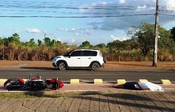 Corpo ficou na ciclovia aguardando perícia (Foto Michel Sales)