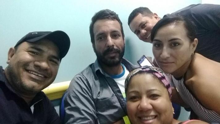 O bombeiro civil tirou foto com amigos e familiares no HGR (Foto: Divulgação)