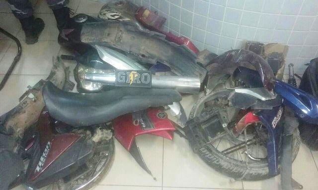 Peças da moto foram achadas pela polícia militar (Foto: Divulgação/Polícia Militar)