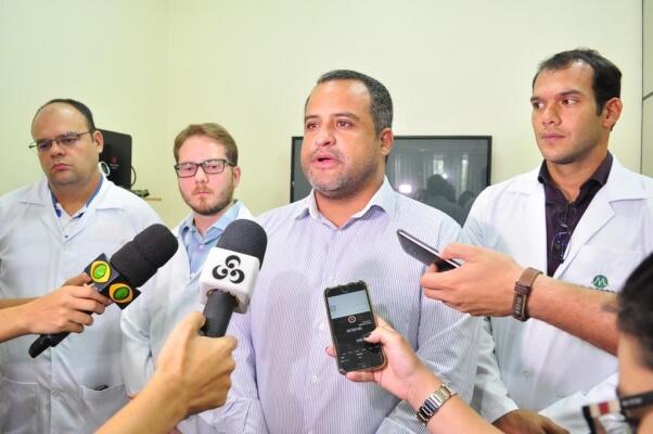 Secretário da Sesau, Marcelo Batista e membros da equipe médica do HGR falam sobre a primeira captação de órgãos realizada no Estado (Foto: Diane Sampaio)