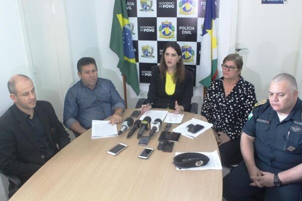 A delegada-Geral da Polícia Civil, Giuliana Castro, deu todos os esclarecimentos sobre a prisão de envolvidos em sequestro de empresária (Foto: Daine Sampaio)