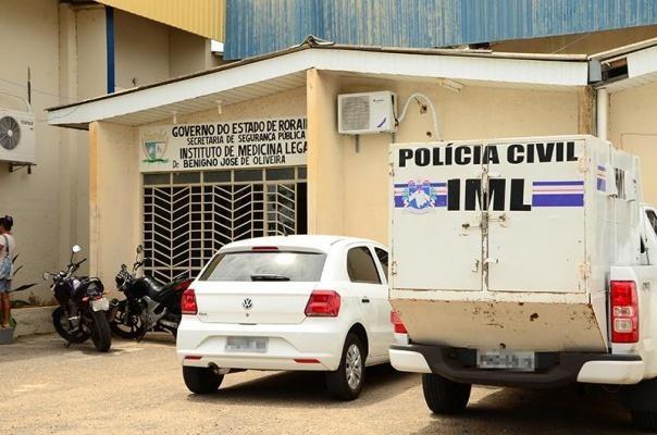 Após ser identificado por familiares, o corpo do adolescente foi encaminhado para o IML (Foto: Arquivo Folha)