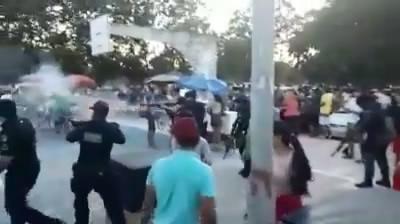 Imagens de populares mostram o exato momento em que a GCM utiliza balas de festim para dispersar as pessoas (Foto: Divulgação)