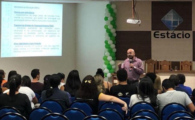 A comunidade também tem sido convidada a acompanhar as atividades da Semana de Pedagogia da Estácio (Foto: Divulgação)