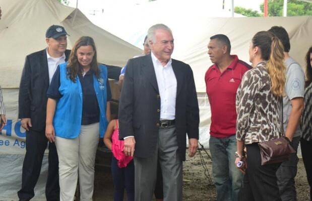 Temer esteve pela manhã no abrigo do bairro Nova Canaã (Foto: Diane Sampaio)