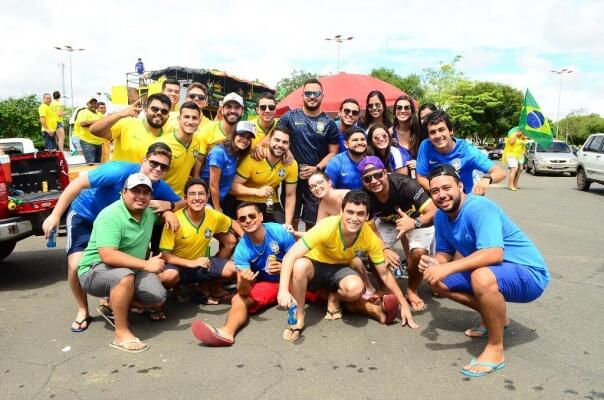 Após a vitória da seleção, os boa-vistentes foram comemorar na Praça do Centro Cívico (Foto: Nilzete Franco)