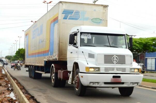 A tabela considera o preço mínimo por quilômetro, eixo e carga transportada, além dos custos (Foto: Nilzete Franco/Folha BV)
