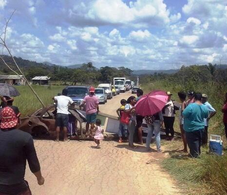 Rodovia está interditada no KM 693 sentido Pacaraima (Foto: Divulgação)