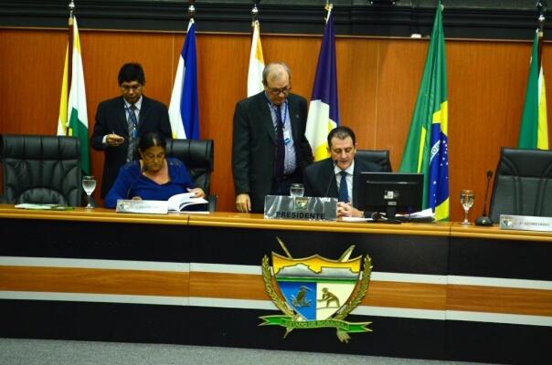 Plenário vazio é o cenário que vem se repetindo nas últimas sessões desde o início do período eleitoral (Foto: Nilzete Franco/Folha BV)