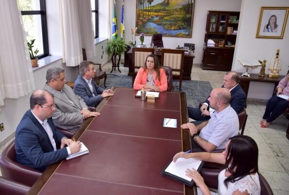 A governadora Suely Campos com o governador eleito Antonio Denarium e integrantes da equipe de transição (Foto: Fernando Oliveira/Secom RR)