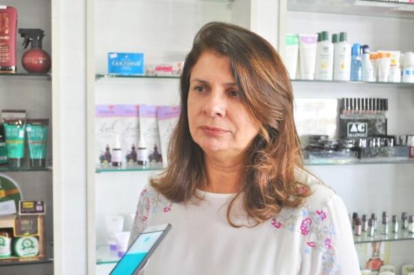 Farmacêutica, Eliana Silva: “As pessoas veem como alternativa, mas a homeopatia deveria ser prioridade por ser um tratamento que causa menos efeito colateral” (Foto: Wenderson Cabral/Folha BV) Farmacêutica, Eliana Silva: “As pessoas veem como alternativa, mas a homeopatia deveria ser prioridade por ser um tratamento que causa menos efeito colateral” (Foto: Wenderson Cabral/Folha BV)