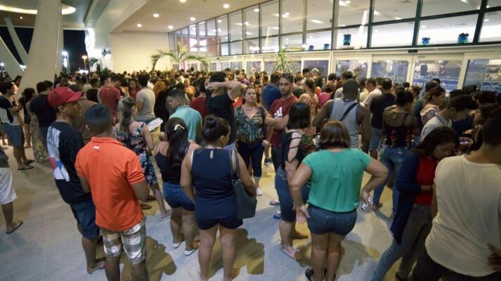 Clientes correram em busca de promoções e de adquirir produtos com descontos durante a Black Friday (Foto: Diane Sampaio/Folha BV)