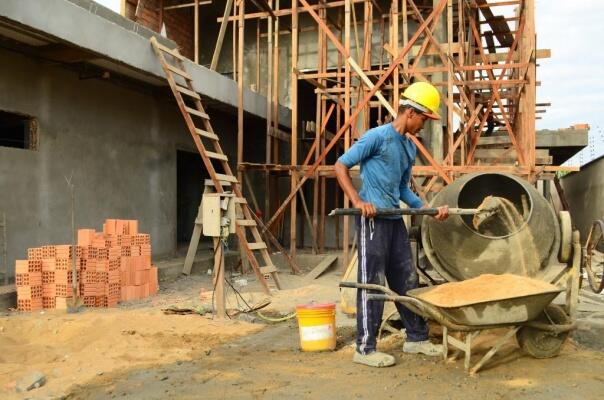 Em setembro, o setor da Construção Civil apresentou 303 postos de empregos admissionais (Foto: Nilzete Franco/Folha BV)