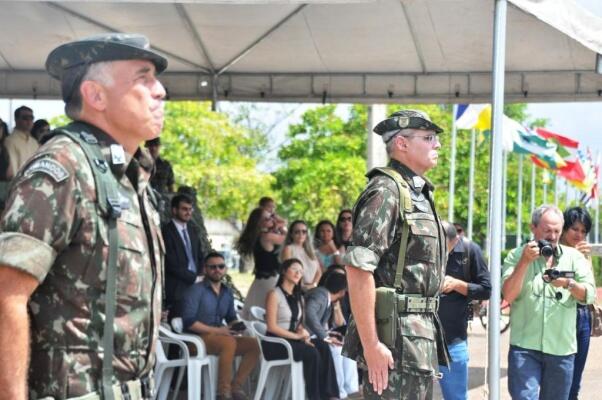 Posse ocorreu em solenidade oficial do Exército Brasileiro (Foto: Diane Sampaio/Folha BV)
