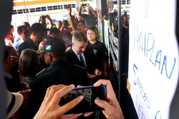 Em ato simbólico, Antonio Denarium reabriu portas da Sefaz (Foto: Priscilla Torres/Folha BV)