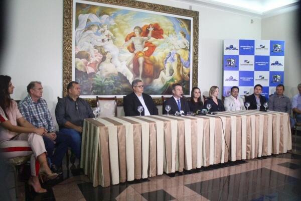 Denarium anunciou os novos secretários estaduais durante coletiva de imprensa (Foto: Priscilla Torres/Folha BV)