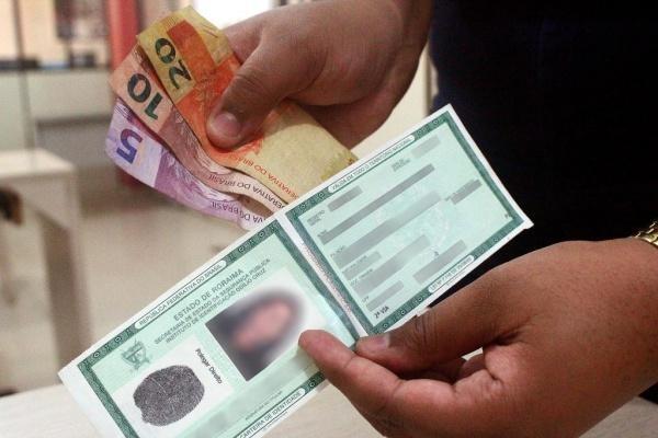 Há um acúmulo de três mil carteiras aguardando para serem emitidas, segundo Governo do Estado (Foto: Arquivo/Folha BV)
