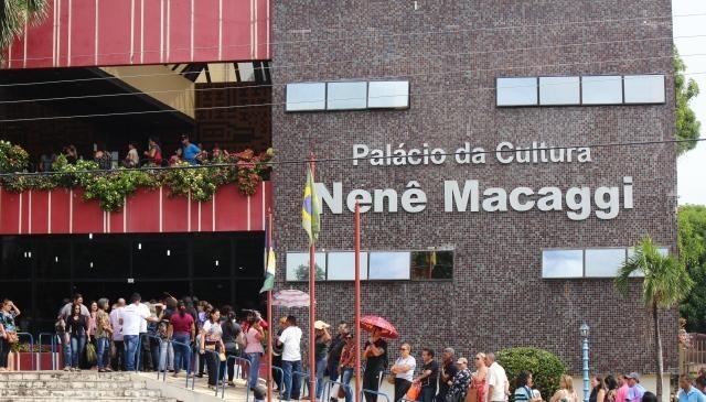 No palácio da Cultura, o atendimento teve início às 7h30 da manhã. (Foto: Priscilla Torres/ Folha BV)