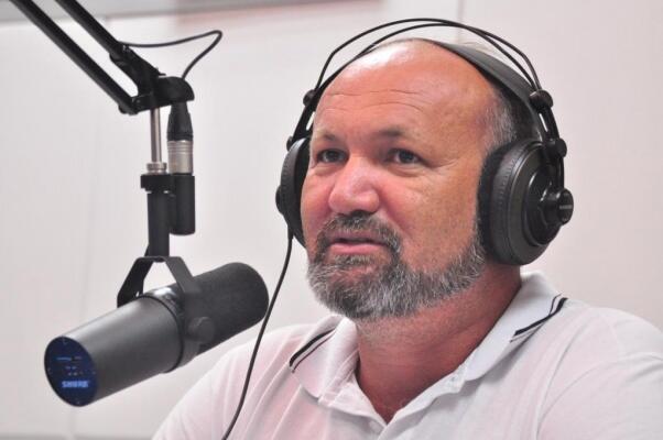 Presidente do Sintraima, Francisco Figueira, durante entrevista na Rádio Folha (Foto: Diane Sampaio/Folha BV)