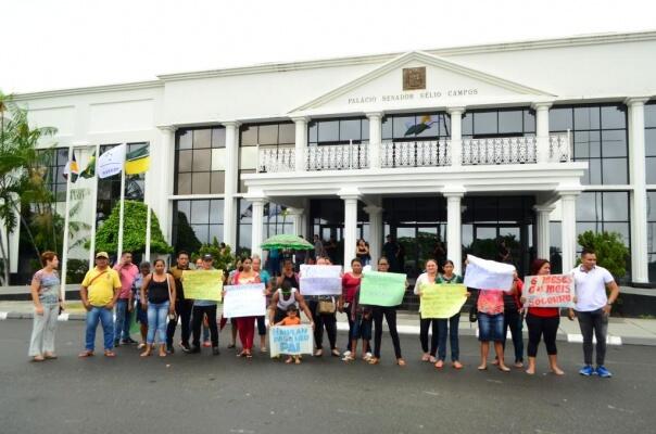 Grupo garante que está há mais de seis meses sem receber e não consegue resposta das empresas (Foto: Priscilla Torres/Folha BV)
