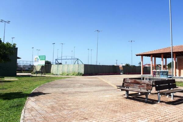 Praça do bairro Centenário foi o local onde João Victor foi alvejado por uma dupla (Foto: Priscilla Torres/Folha BV)