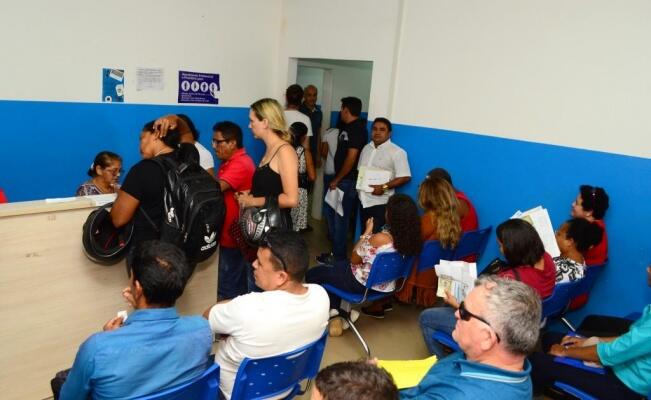 Aproximadamente 210 atendimentos estão sendo feitos por dia em Boa Vista. Na sede, ao lado do Instituto Médico Legal (IML), ocorrem em torno de 140 e na Casa do Cidadão, no Pintolândia, são mais de 60 (Foto: Nilzete Franco/Folha BV)