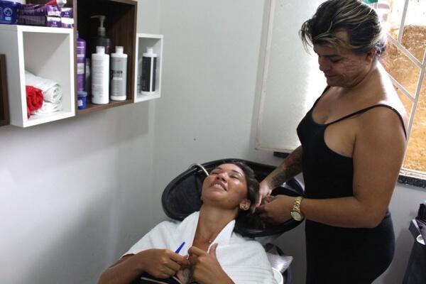O salão da Marcela Matarazzo estará recebendo donativos a partir das 9h deste domingo (Foto: Diane Sampaio/Folha BV)
