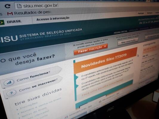 O Mec havia prorrogado prazo após estudantes reclamarem que não estavam conseguindo concluir inscrição (Foto: Minervaldo Lopes/Folha BV)
