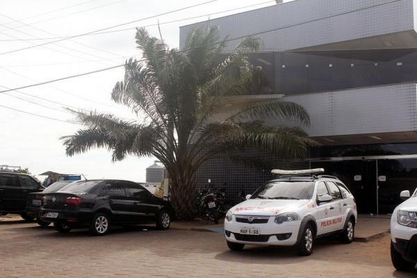 Na delegacia, mulher afirmou que marido puxou uma faca contra ela e os filhos (Foto: Arquivo/Folha BV)