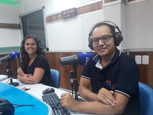 O Jornal da 100.3 é apresentado pelos jornalistas Ana Gabriela Gomes e Natanael Vieira (Foto: Minervaldo Lopes/Folha BV)