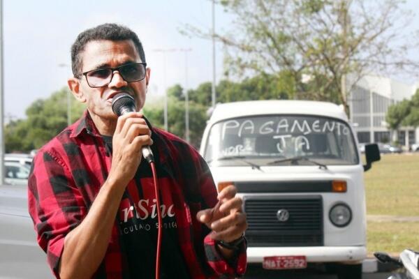Flávio Bezerra afirmou que profissionais da educação não acreditam que o adiamento de início do ano letivo será uma solução para os problemas da rede estadual (Foto: Priscilla Torres/Folha BV)