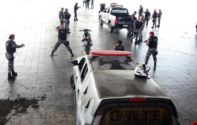 Cerca de 60 policiais, de duas companhias, participaram do treinamento (Foto: Nilzete Franco/Folha BV)