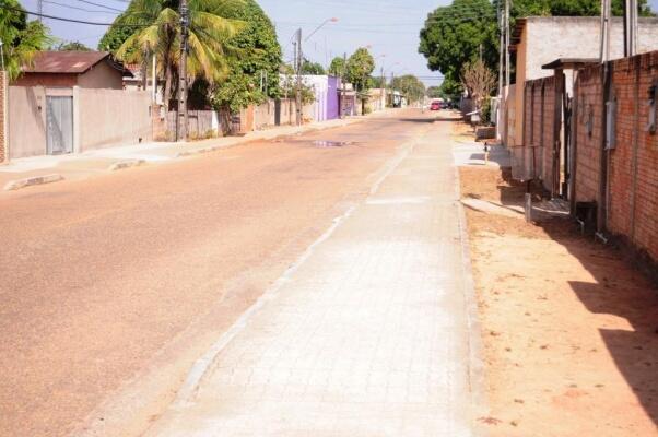 Assalto ocorreu na Rua N-13, no bairro Sílvio Botelho (Foto: Diane Sampaio/Folha BV)