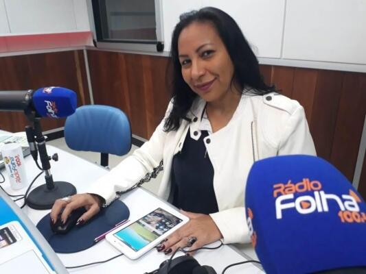 O programa Bom Dia Roraima é apresentado pela radialista Mariangela Marinho (Foto: Minervaldo Lopes/Folha BV)