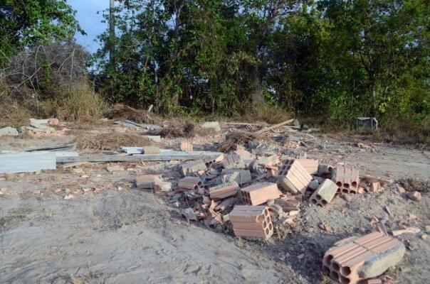 Casa ficava à margem do rio Cauamé, no Banho da Polar, bairro Paraviana (Foto: Nilzete Franco/Folha BV)