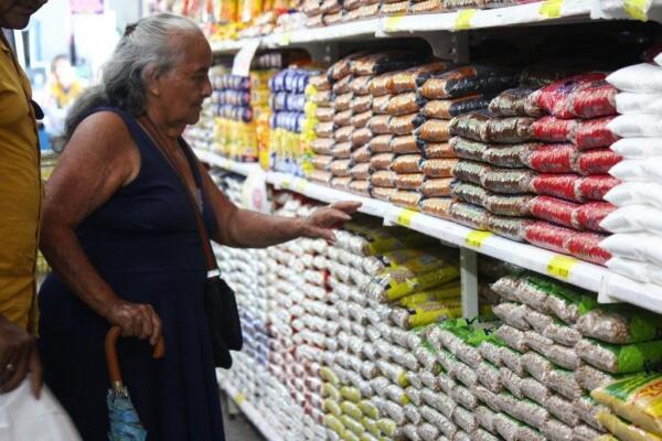 Consumidores sentem aumento e avaliam deixar de comprar produto para reduzir custos (Foto: Priscilla Torres/Folha BV)